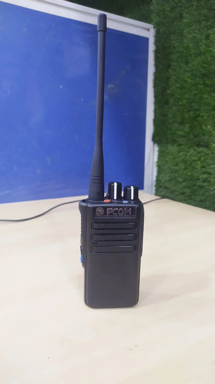 PCOM LF446 License free walkie talkie PCOM LF446 License free walkie talkie